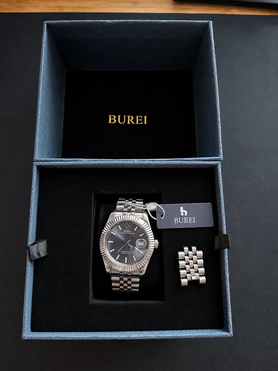 Herrenuhr mit frisch gekürztem Metallarmband nach der Armbandanpassung beim Uhrenservice Rabenau